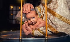 Когда можно крестить ребенка — время года, возраст