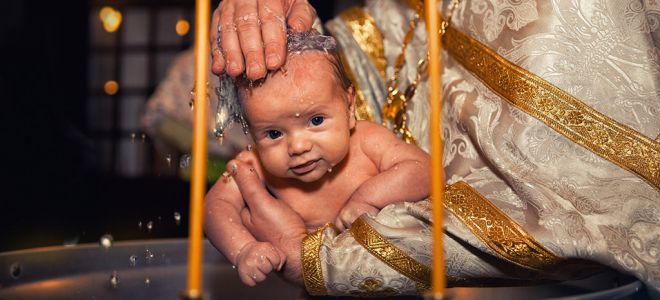 Когда можно крестить ребенка — время года, возраст