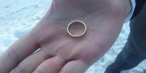 почему нельзя носить чужое обручальное кольцо